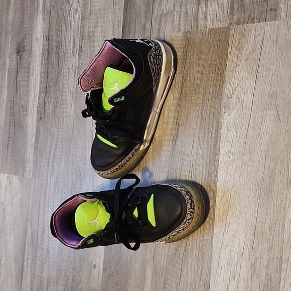 Jordan Other - Nike Air Jordan 3 Retro GS Youth Kids Shoes 4Y Electric Green